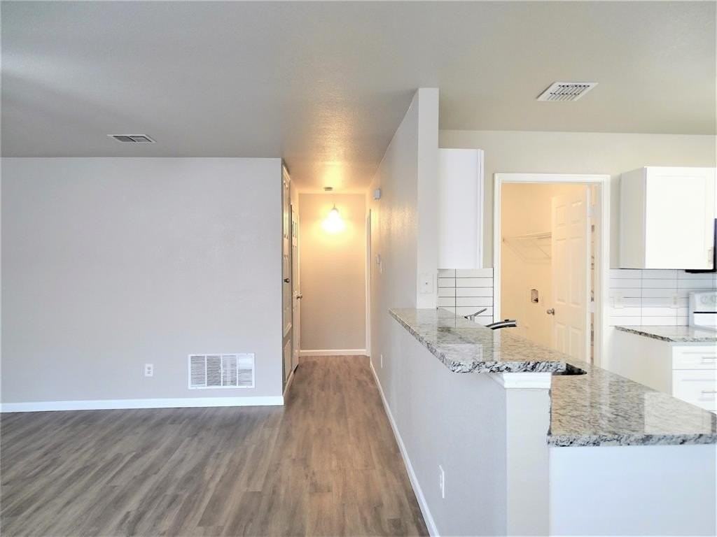 2809 Briargrove Ln - Photo 3 of 20