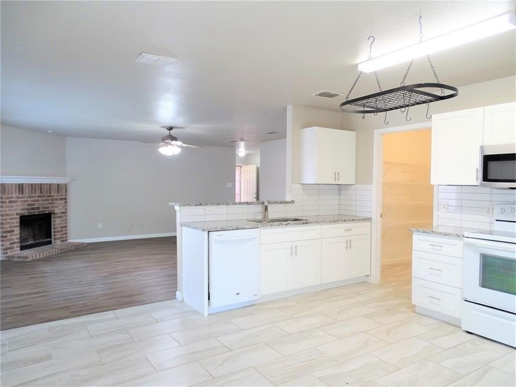 2809 Briargrove Ln - Photo 7 of 20