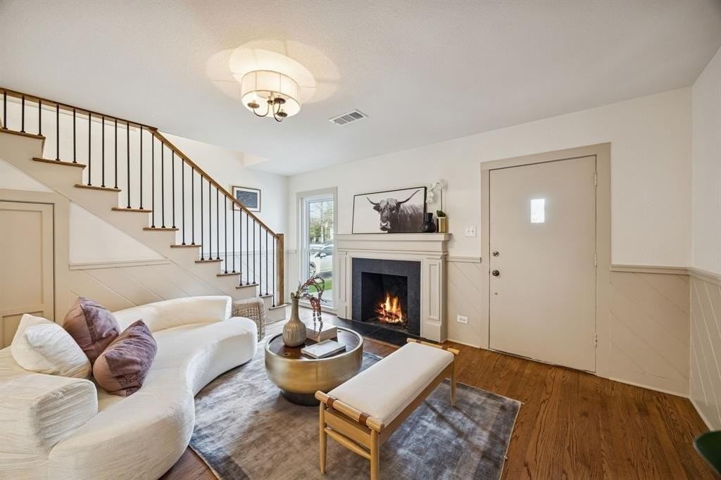 1130 Pioneer Dr - Photo 5 of 29