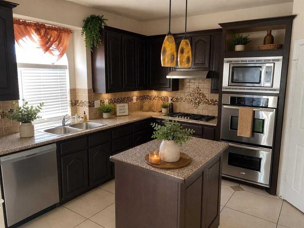 3313 Woodberry Ln - Photo 2 of 14