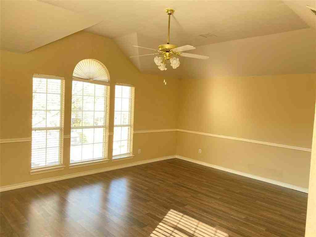 3313 Woodberry Ln - Photo 5 of 14