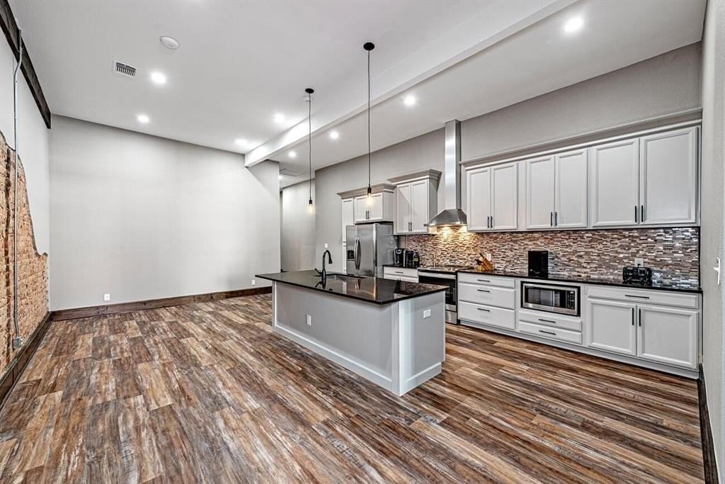 204 W Main St #101 - Photo 4 of 15