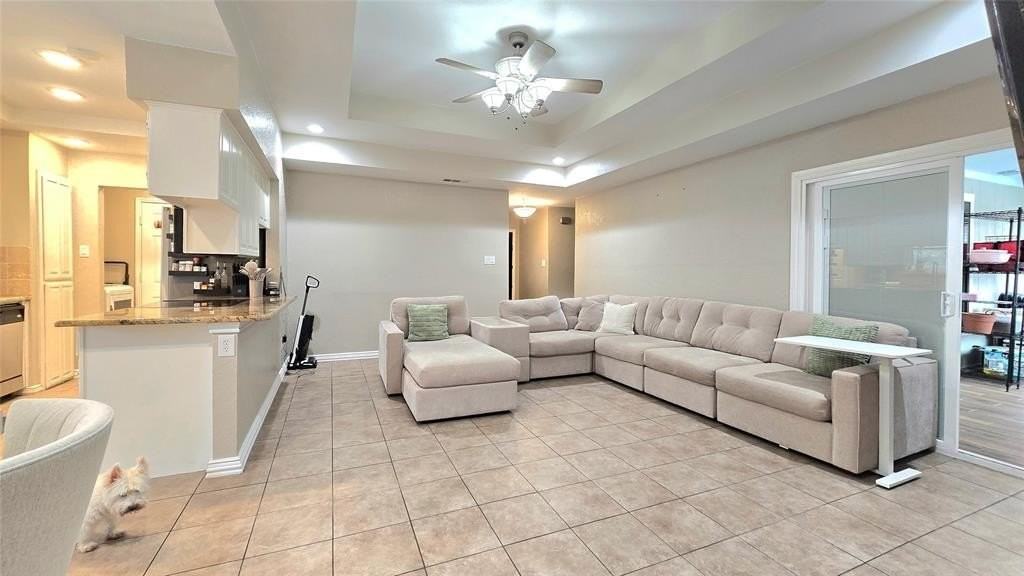 6301 Lotus Dr - Photo 4 of 33