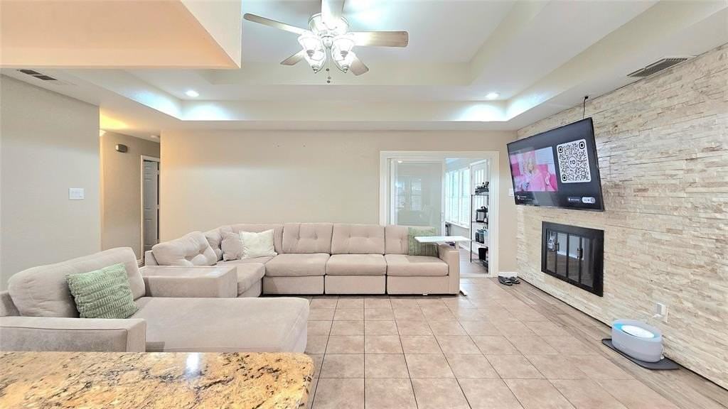 6301 Lotus Dr - Photo 6 of 33