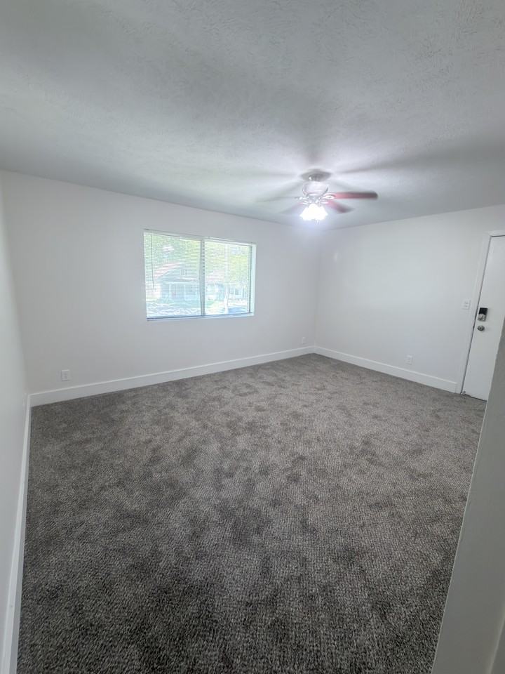 2438 S 10th St #4 - Photo 7 of 8