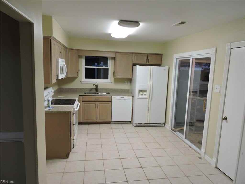 5668 Myers Ct - Photo 2 of 27