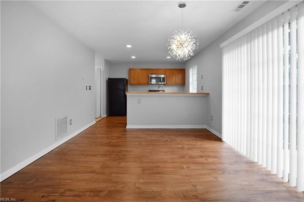 240 Ferdinand Cir - Photo 4 of 20