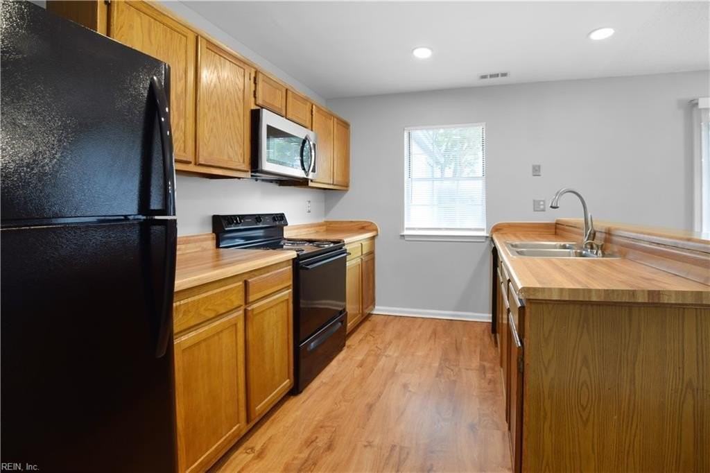 240 Ferdinand Cir - Photo 7 of 20