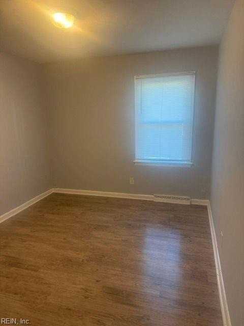 245 Edison Ave - Photo 3 of 21