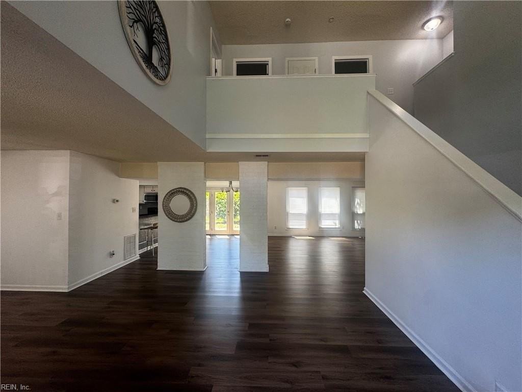 4033 Foxwood Dr - Photo 2 of 26