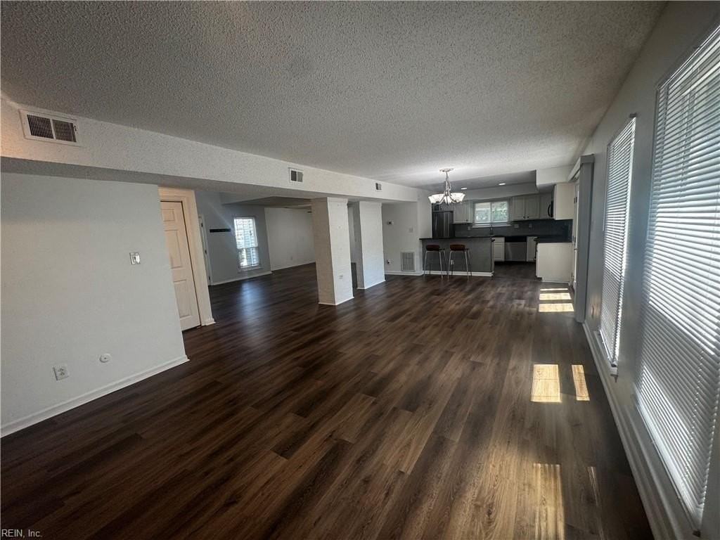 4033 Foxwood Dr - Photo 5 of 26