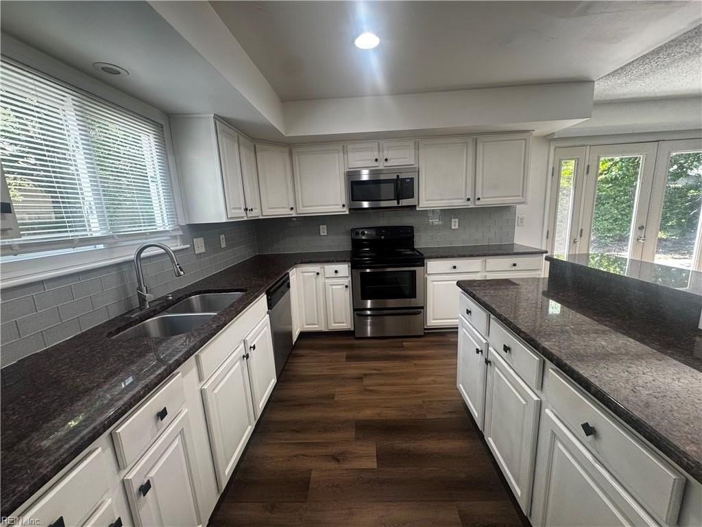 4033 Foxwood Dr - Photo 7 of 26