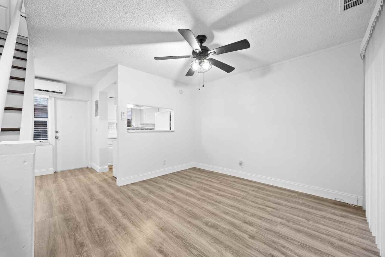 1801 Ne 56th St #7 - Photo 4 of 39