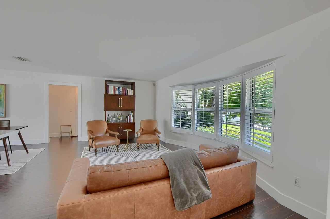 1167 Sw 13th Dr - Photo 4 of 41
