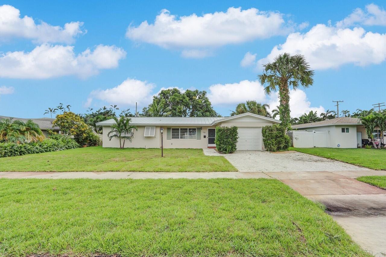 732 Pelican Way - Photo 2 of 36