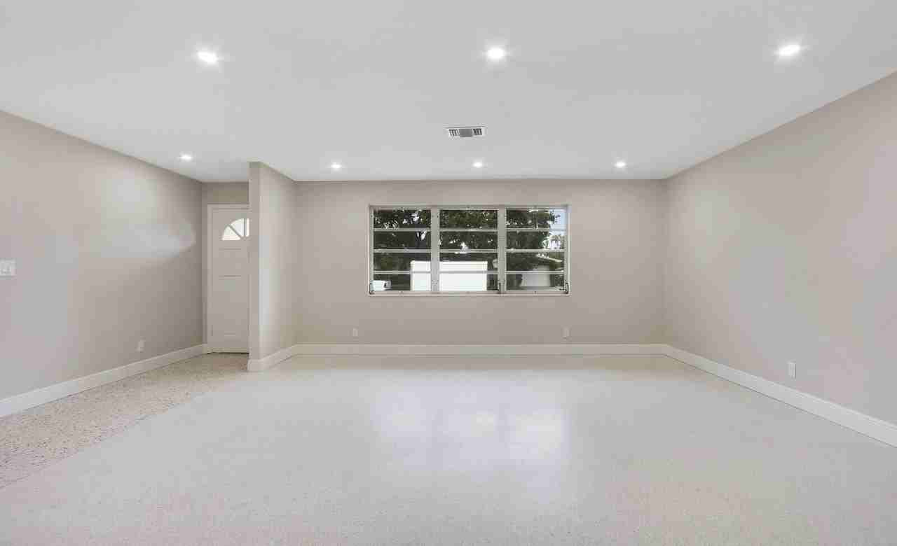 732 Pelican Way - Photo 5 of 36