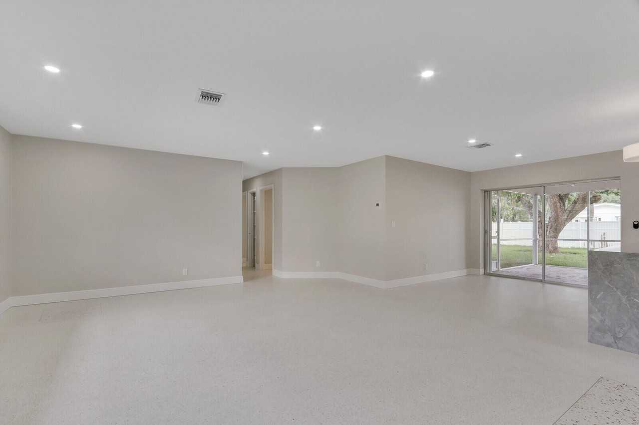 732 Pelican Way - Photo 6 of 36