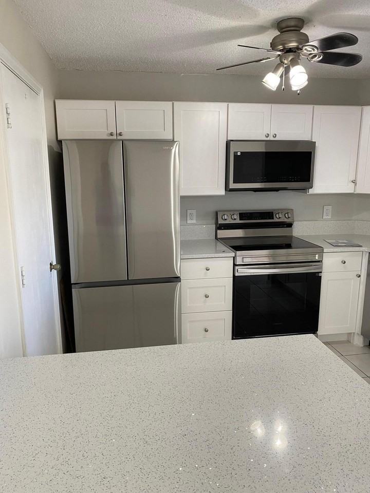 2217 Discovery Cir W - Photo 4 of 15