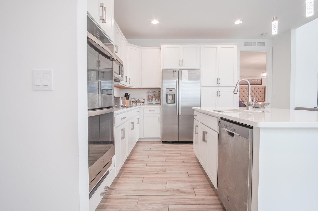 10057 Brickhill Dr - Photo 4 of 24