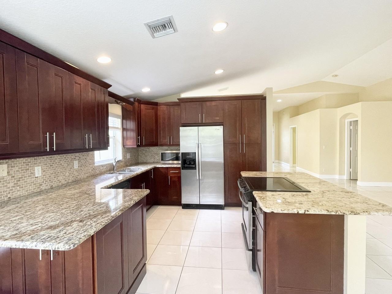 2425 Pigeon Cay - Photo 3 of 31