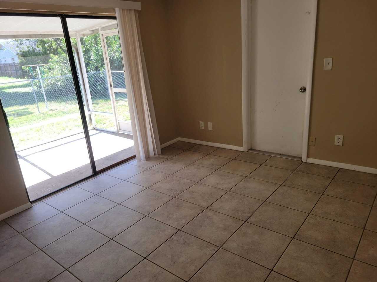312 Nw Broadview St - Photo 6 of 6