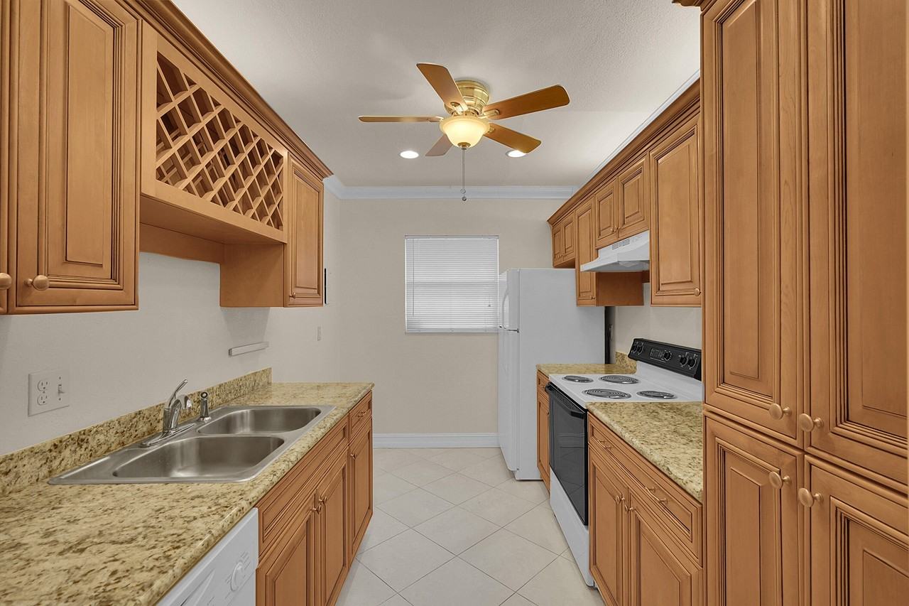 2340 Sw 22nd Ave #306 - Photo 2 of 33