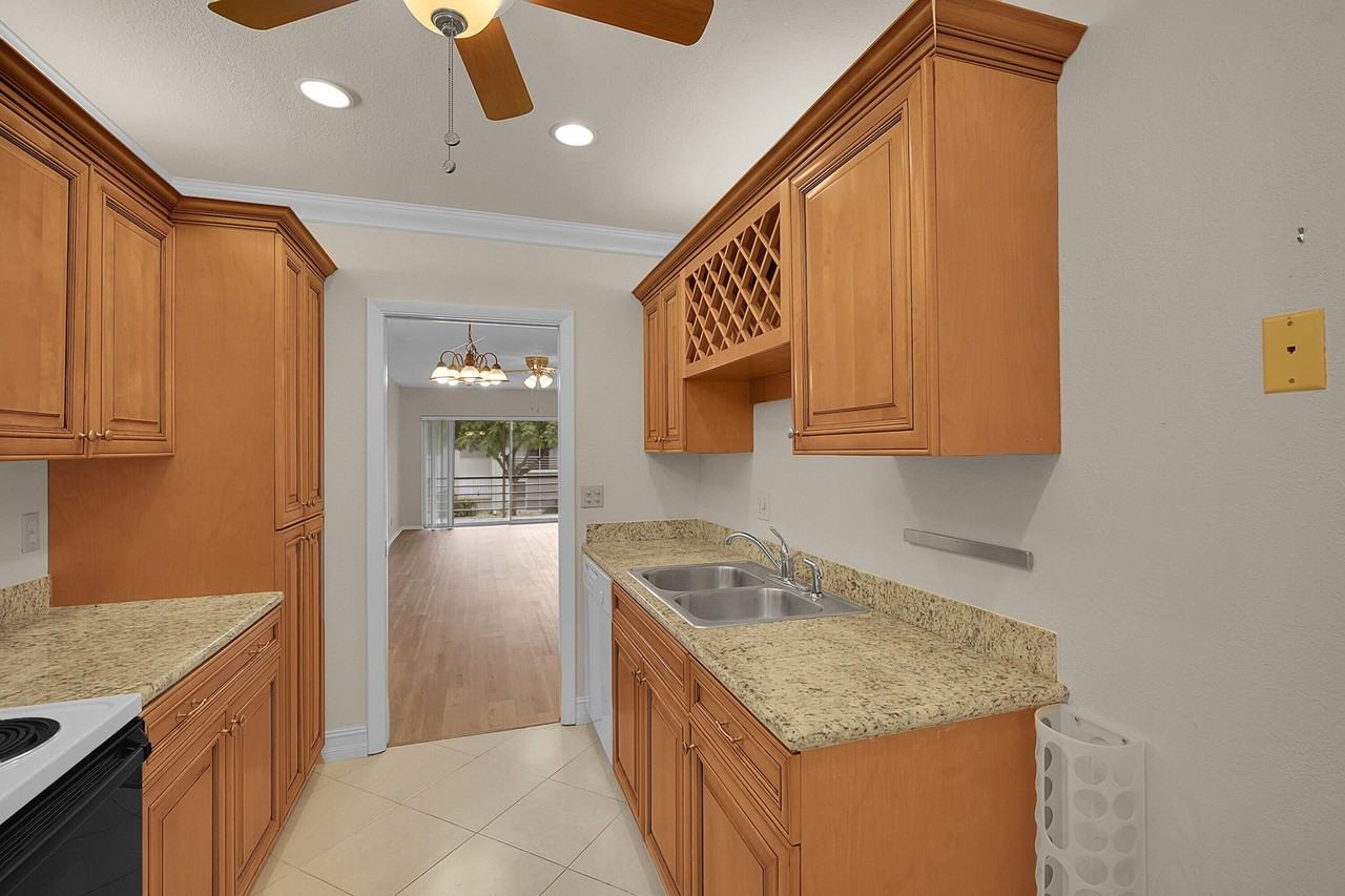 2340 Sw 22nd Ave #306 - Photo 5 of 33