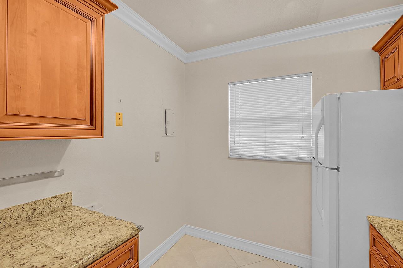 2340 Sw 22nd Ave #306 - Photo 6 of 33