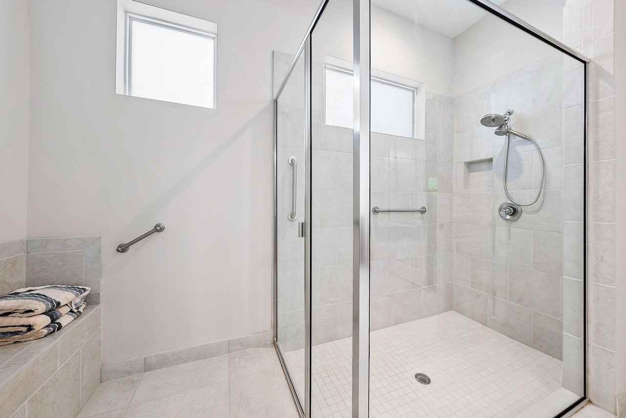 8883 Kingsmoor Way - Photo 3 of 32