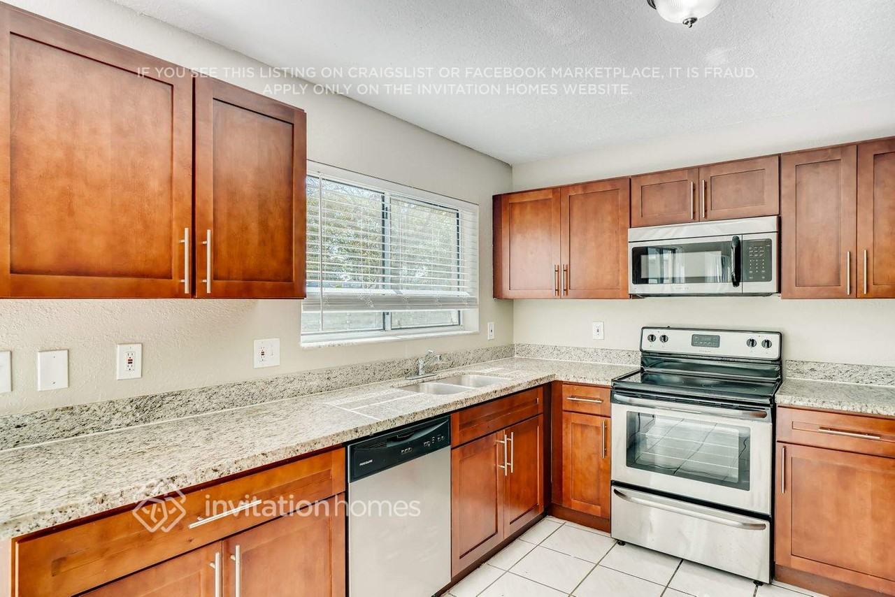 13776 Sw 145th Ter - Photo 3 of 12