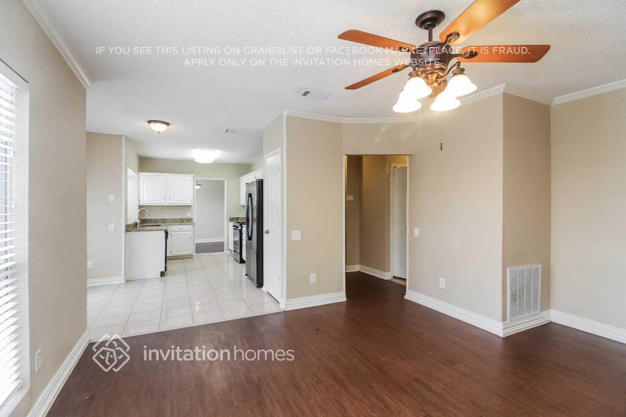 411 Merritt St - Photo 4 of 17
