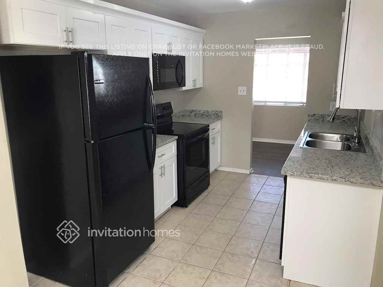 1031 W 6th Pl - Photo 4 of 13