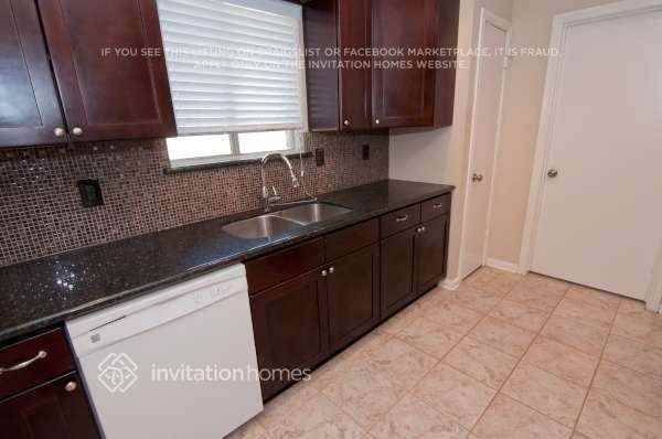 3426 Bristlecone Trl - Photo 7 of 32