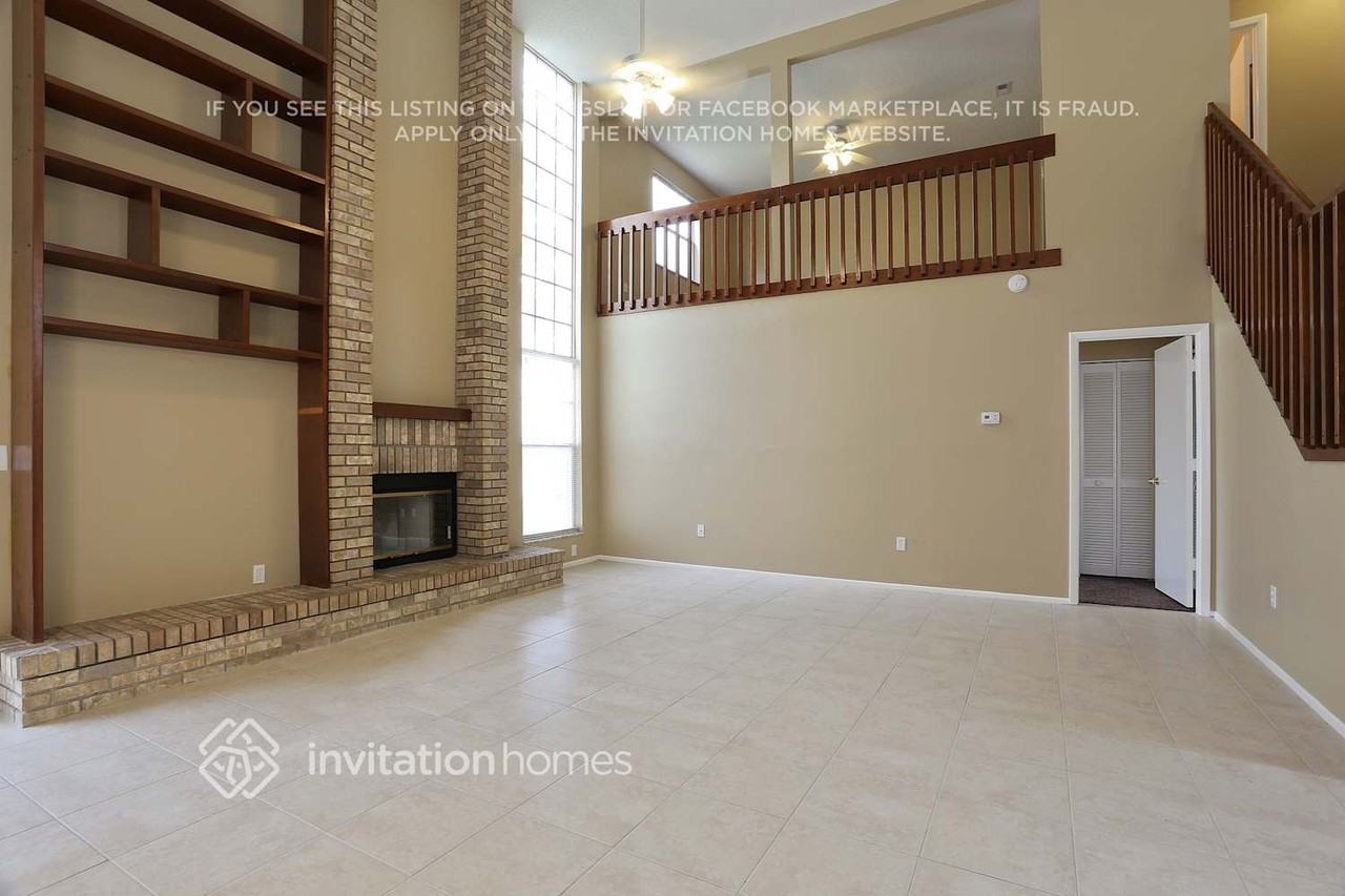 1202 Barmere Ln - Photo 4 of 19