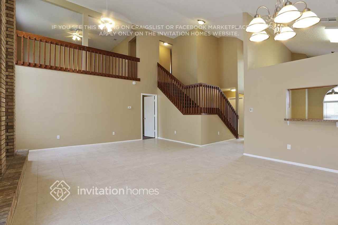 1202 Barmere Ln - Photo 5 of 19