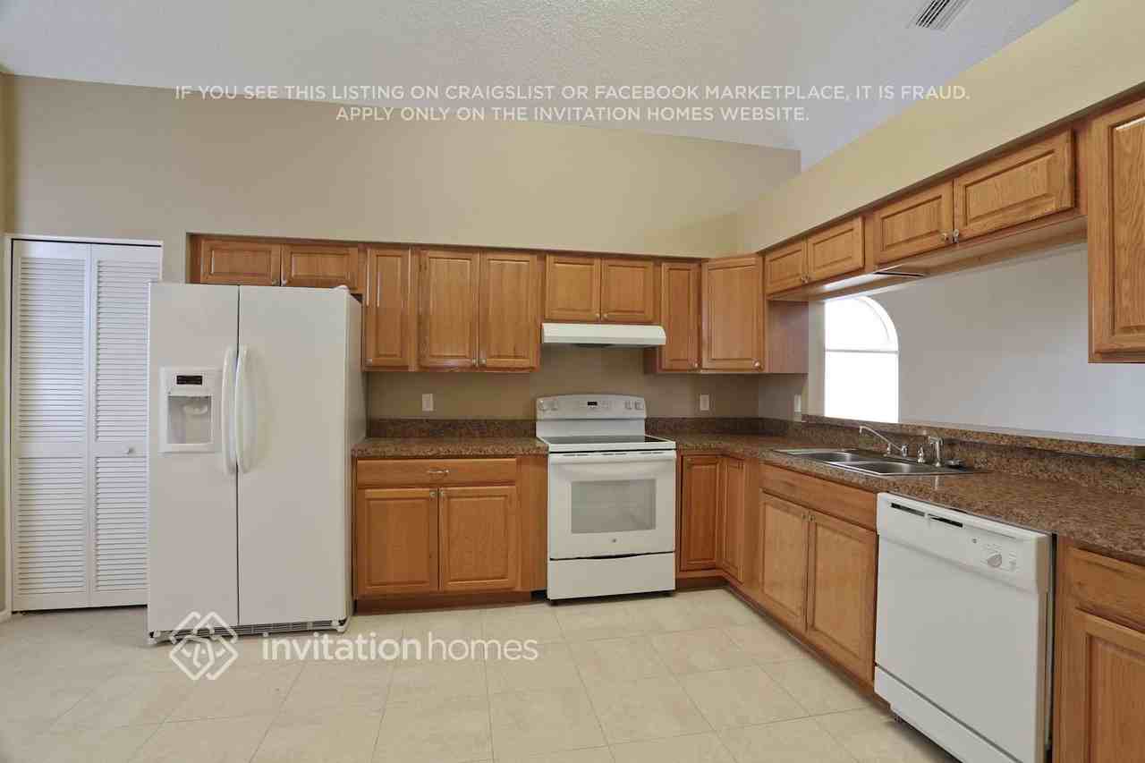 1202 Barmere Ln - Photo 7 of 19