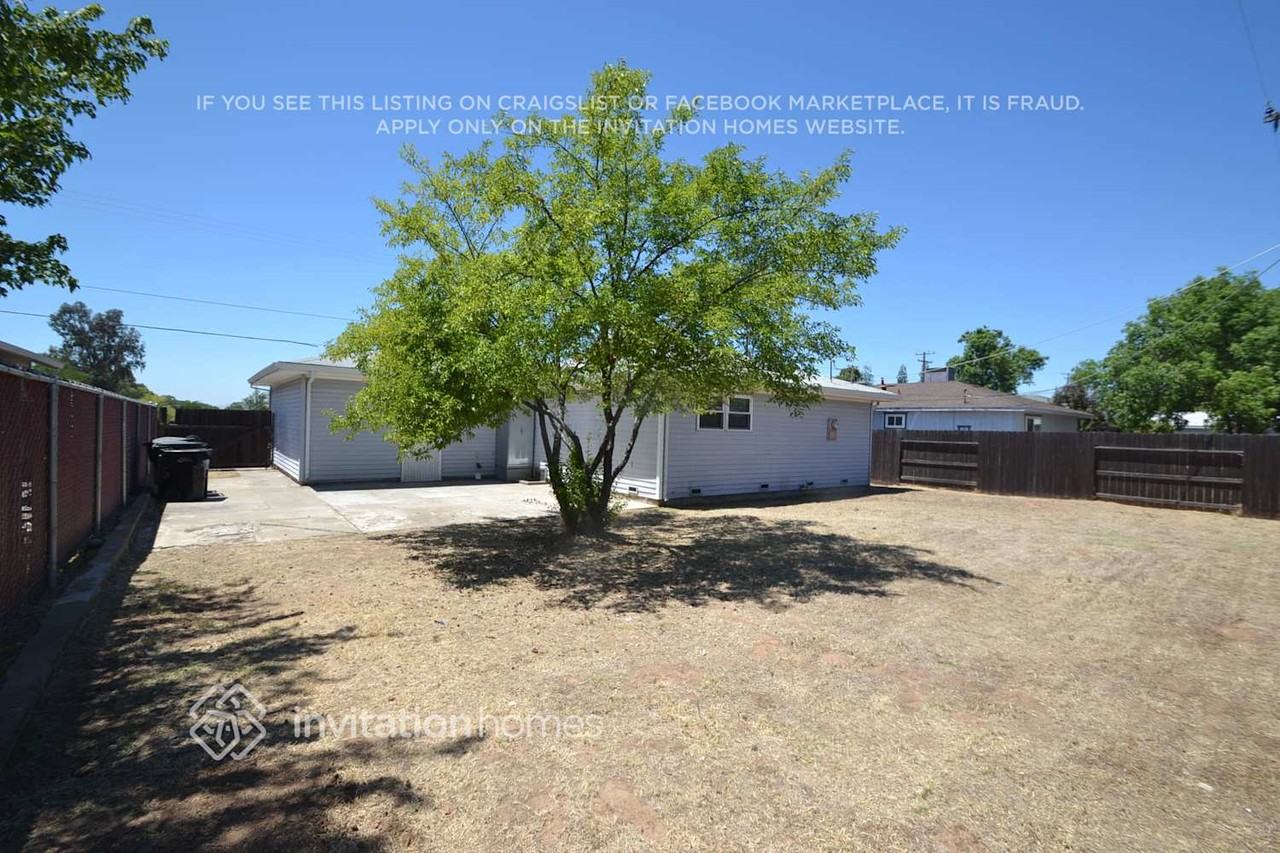 7218 2nd St - Photo 2 of 3