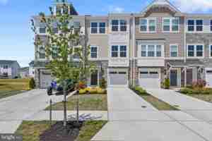 featured image of 10893 Drummond Pl