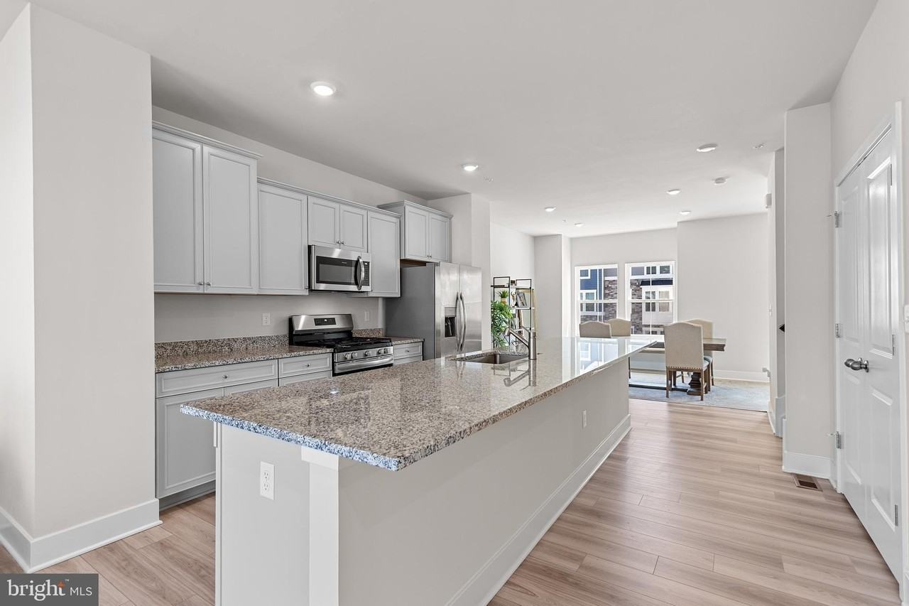 10893 Drummond Pl - Photo 3 of 28