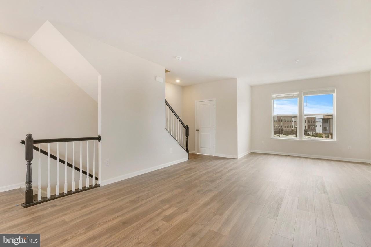 804 Bond St - Photo 4 of 32