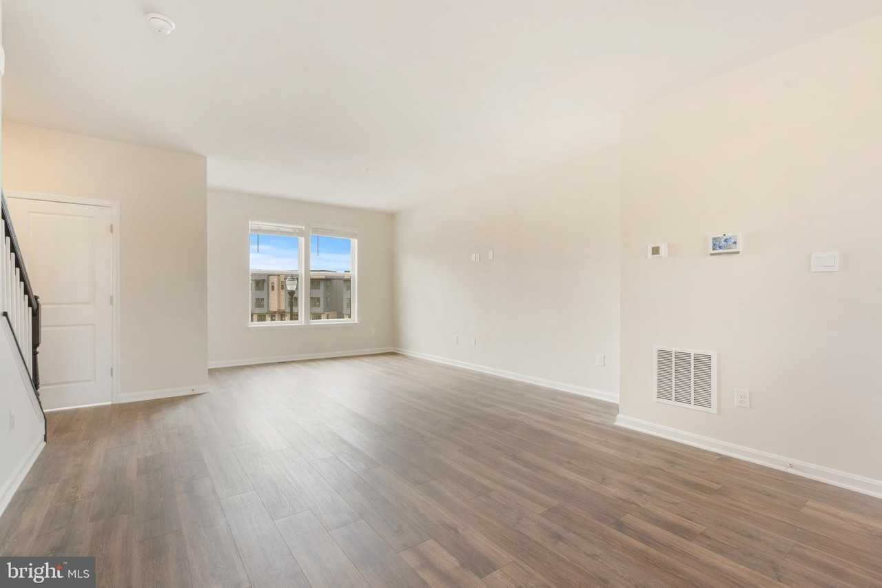 804 Bond St - Photo 5 of 32
