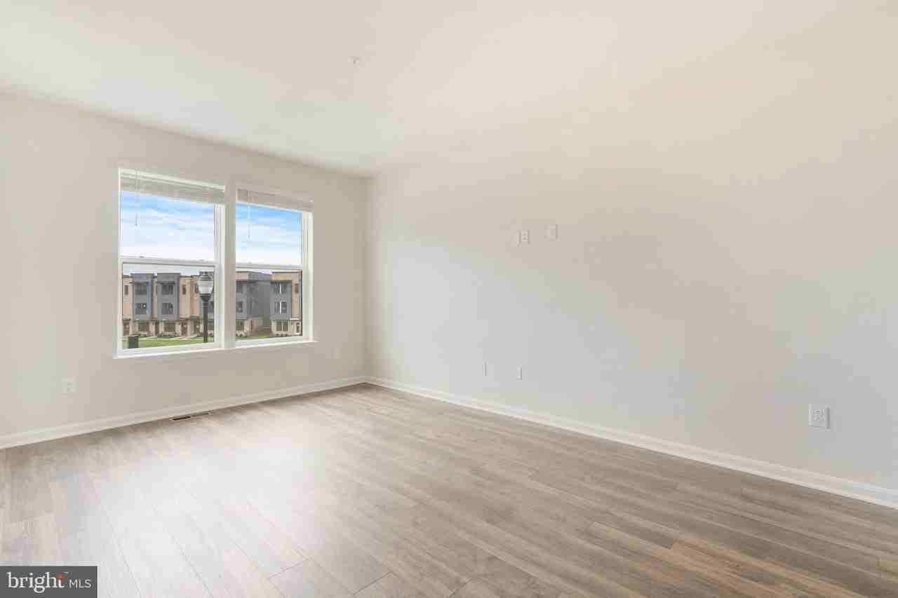 804 Bond St - Photo 6 of 32