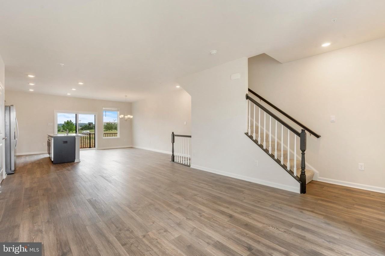 804 Bond St - Photo 7 of 32