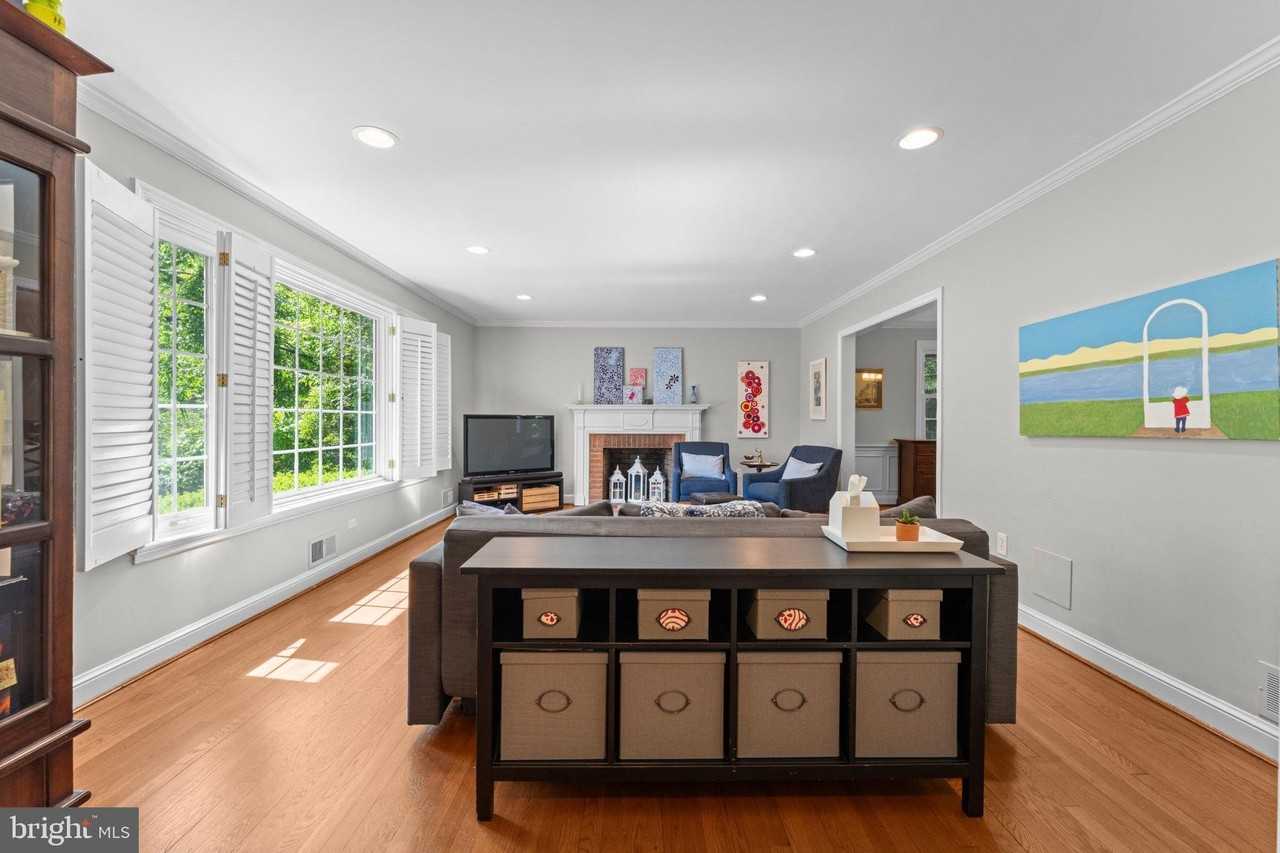 5121 Baltan Rd - Photo 5 of 50
