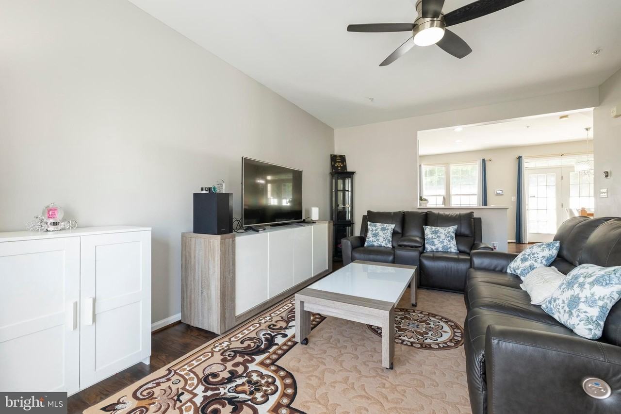 4004 Meadow Trail Ln - Photo 6 of 35