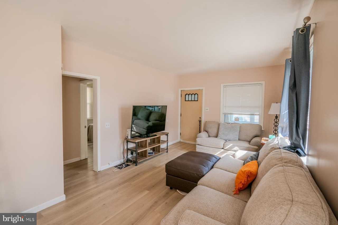 17 E Oakland Ave - Photo 4 of 23