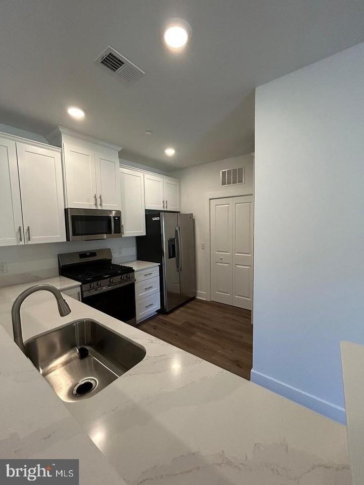 5202 Mary Ashby Way - Photo 3 of 16
