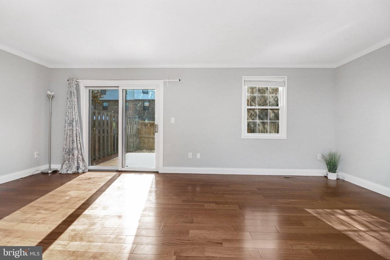 9533 Ashbridge Ct - Photo 7 of 28