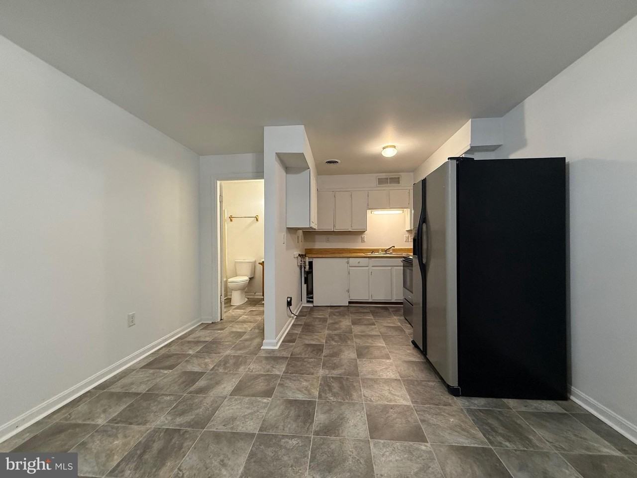 2315 Oak Park Rd #B - Photo 2 of 7