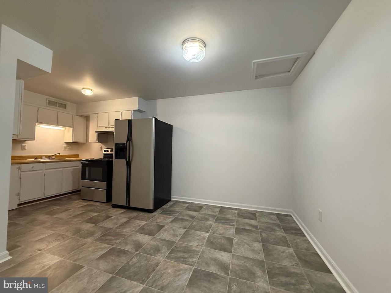 2315 Oak Park Rd #B - Photo 3 of 7
